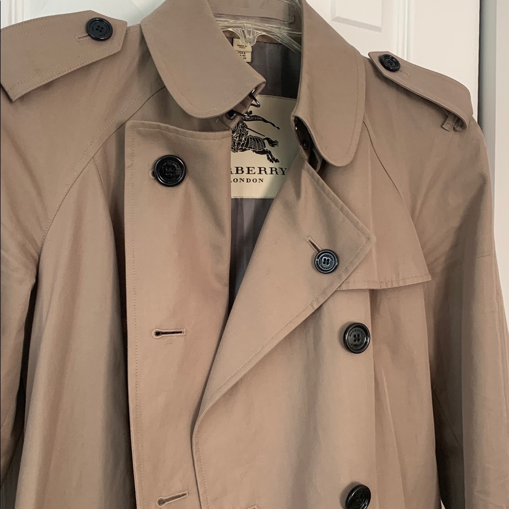 Burberry Women Tan Double-Breasted Trench jacket with Epaulettes